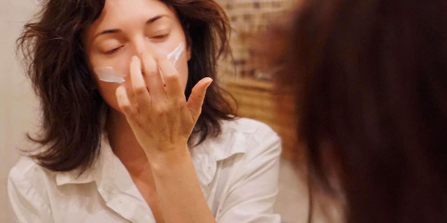 كيف تختارين أفضل مستحضرات مضادّة للشيخوخة؟ نصائح موثوقة نقدّمُها لكِ