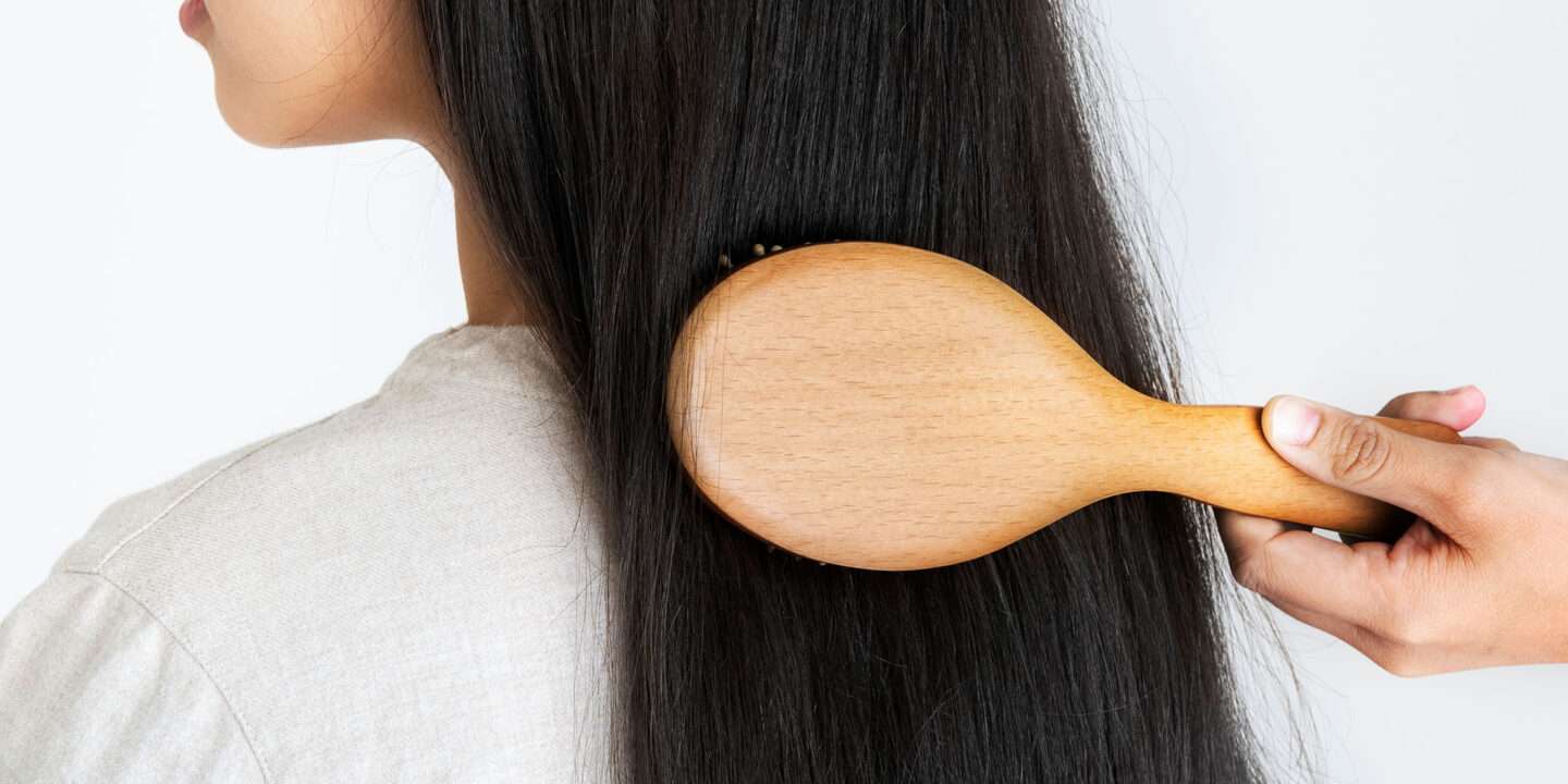كيف يمكن أن تحمي شعركِ من ضرر التمليس؟ 4 خطوات أساسية